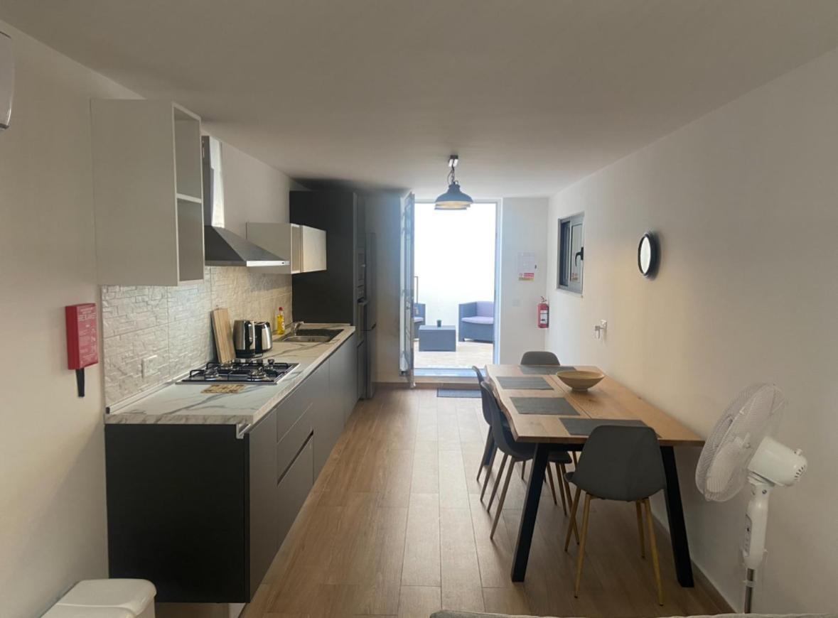 Theatre Apartment Mellieha Luaran gambar